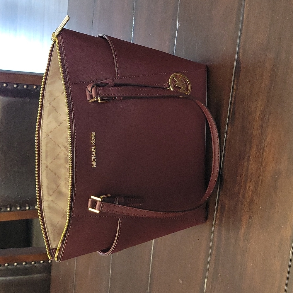 Michael Kors Charlotte